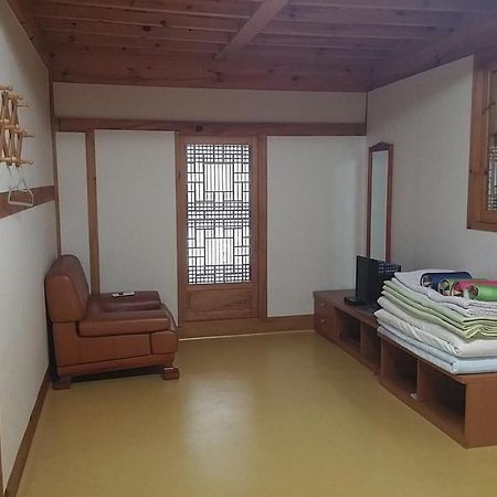 Gangneung Wangsangoal Hanok Pension Экстерьер фото