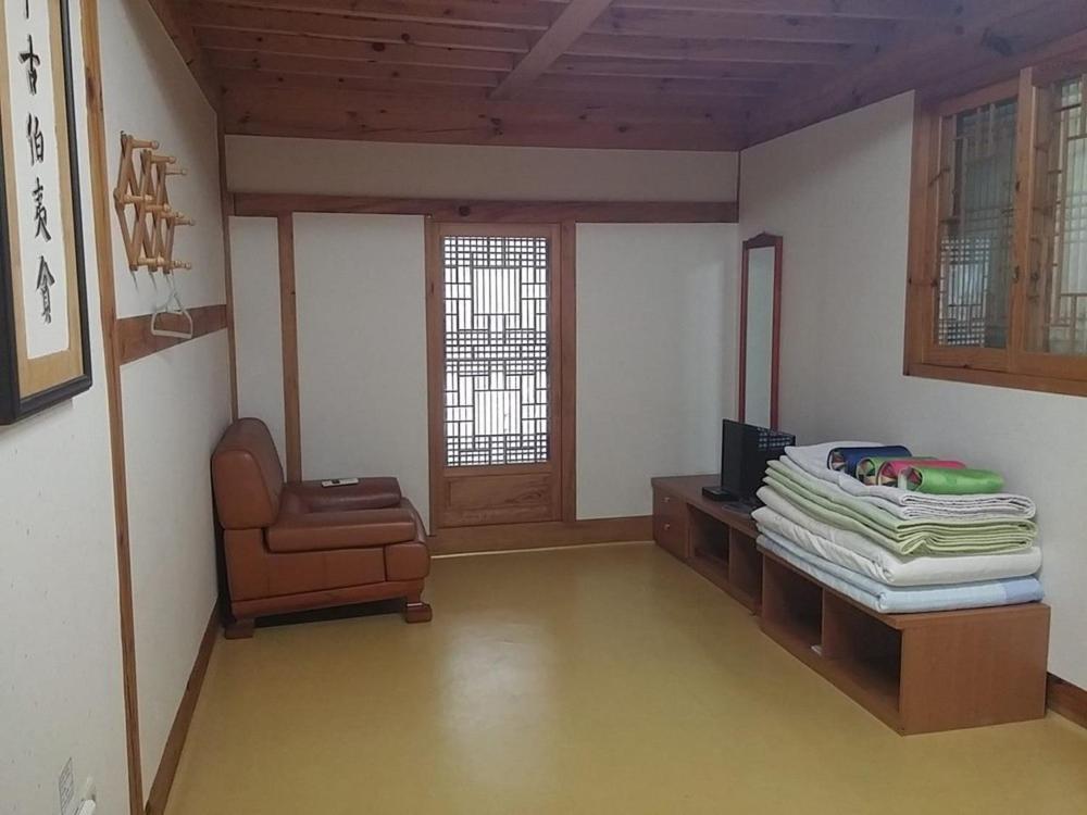 Gangneung Wangsangoal Hanok Pension Экстерьер фото