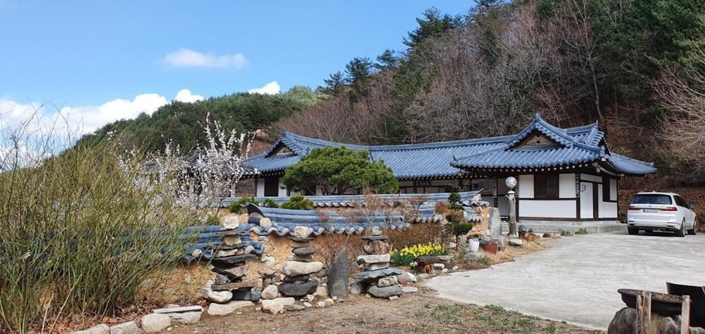 Gangneung Wangsangoal Hanok Pension Экстерьер фото